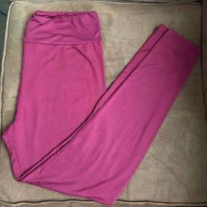 LuLaRoe TC Solid Berry Leggings NWOT - Never worn